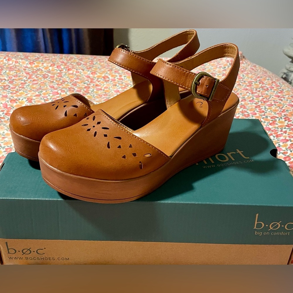 Born Concept B.O.C. Daria tan wedged clog